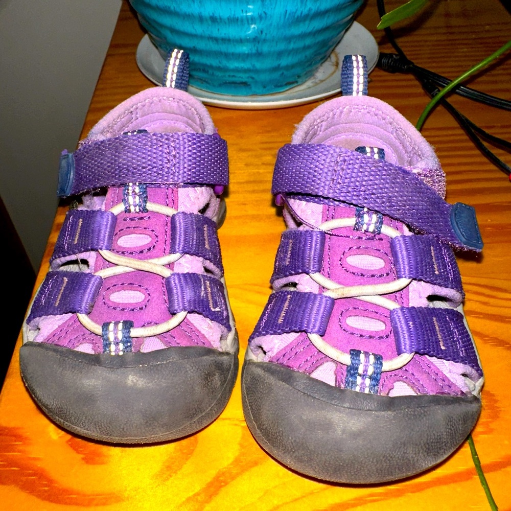 {Keen} Toddler Size 5 Sandals